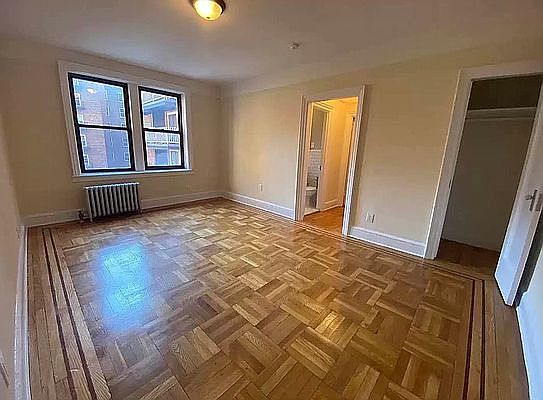 5th image of 11818 Metropolitan Ave APT 1F