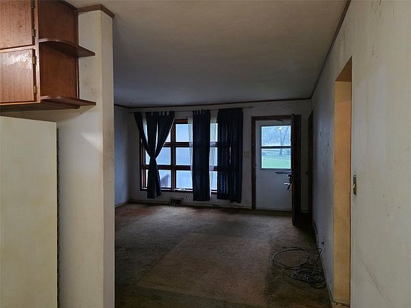 4th image of 700 Creston Ave