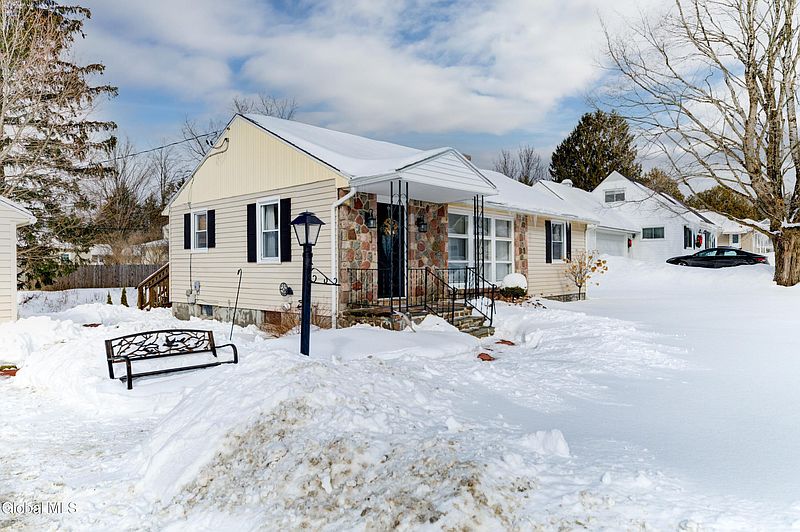 4th image of 647 Beaumond Place