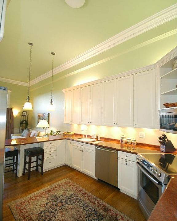 2nd image of 236 Beacon St APT 4B