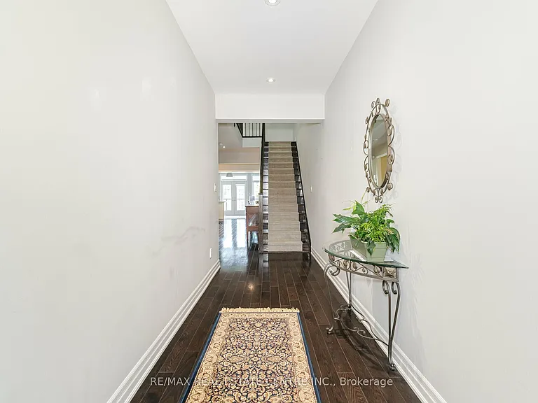 34 Alex Campbell Cres — Photo 3