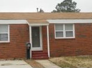 704 Pond Ln, Chesapeake, VA 23325