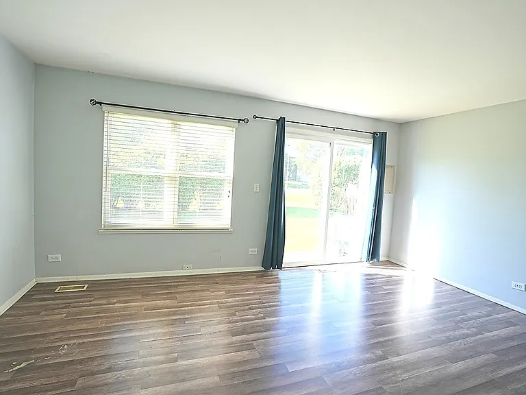 2684 Waterford Ct — Photo 4