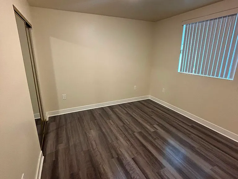 526 W Colden Ave — Photo 8