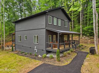 2825 Whisper Creek Ln, Sevierville, TN 37862