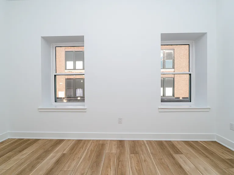 2700 E Auburn St — Photo 18