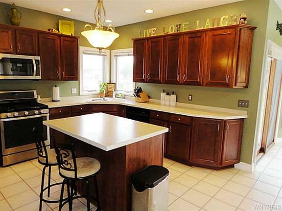 5th image of 5 Stoughton Ln