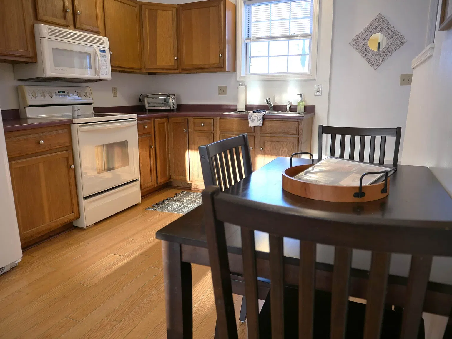 2 bed, 950 sqft, $2,100 — Photo 3