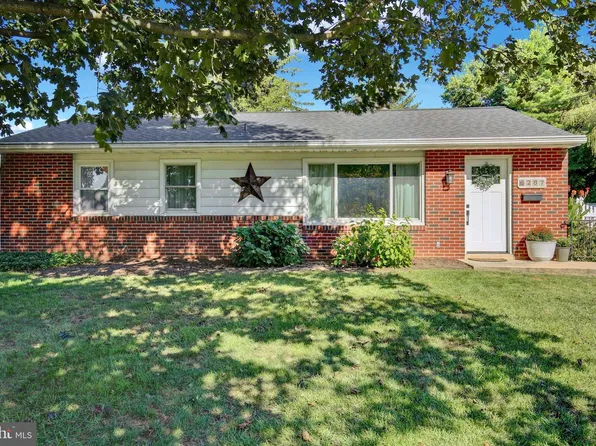 6287 Carpenter St, East Petersburg, PA 17520