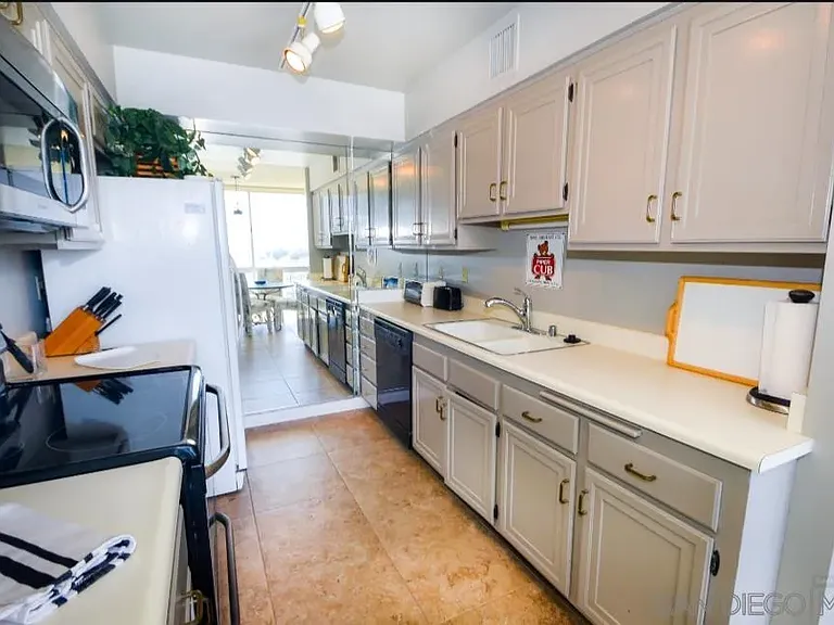 1720 Avenida Del Mundo #607 — Photo 9