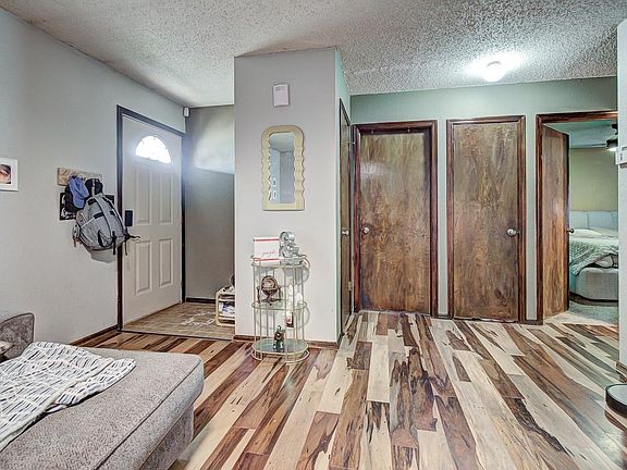 4th image of 3202 Hillcrest Dr