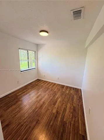 3 bed, 2.5 bath, 1480 sqft, $3,400 — Photo 2