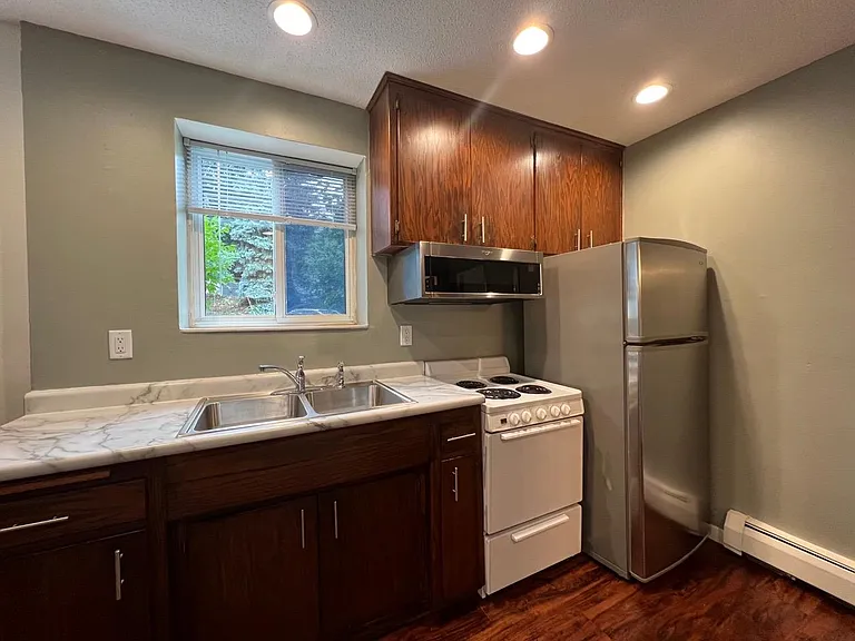 730 Fairview Ave N #4 — Photo 3