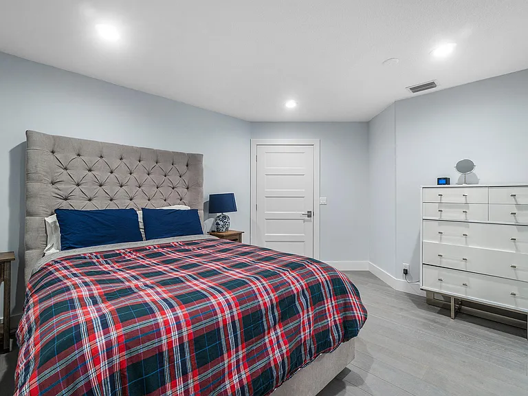 2404 NW 67th St — Photo 33