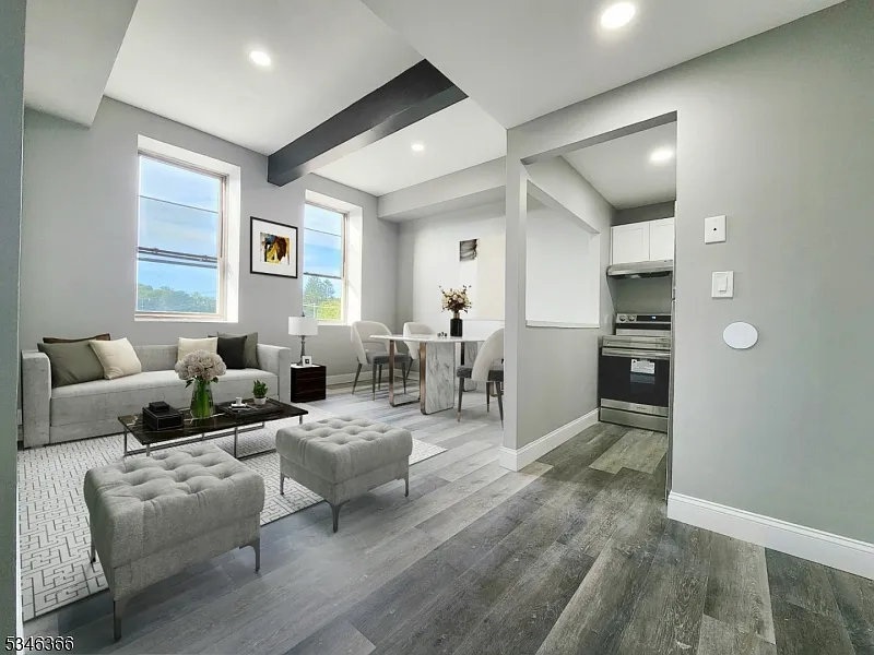 1 bed, 1.0 bath, $1,600 — Photo 3