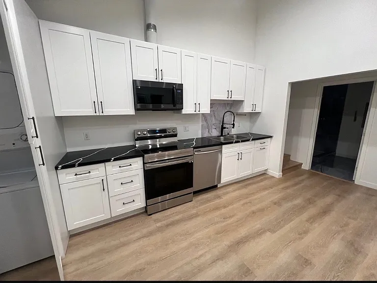 21706 Arminta St — Photo 7