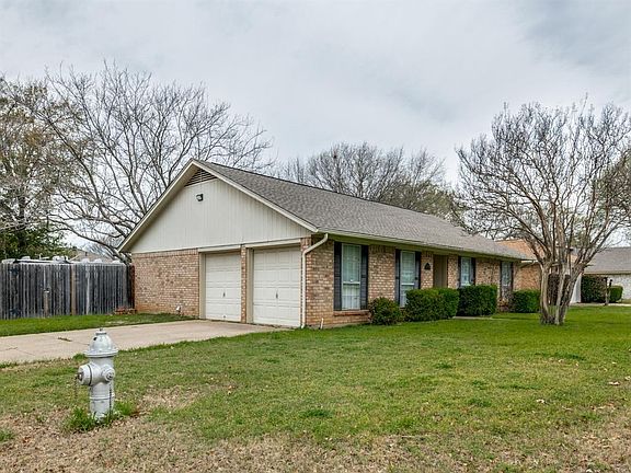 2nd image of 2708 Lucas Dr