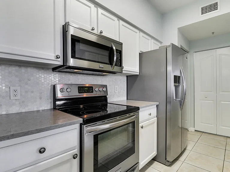 9212 Myrtlewood Cir W — Photo 26