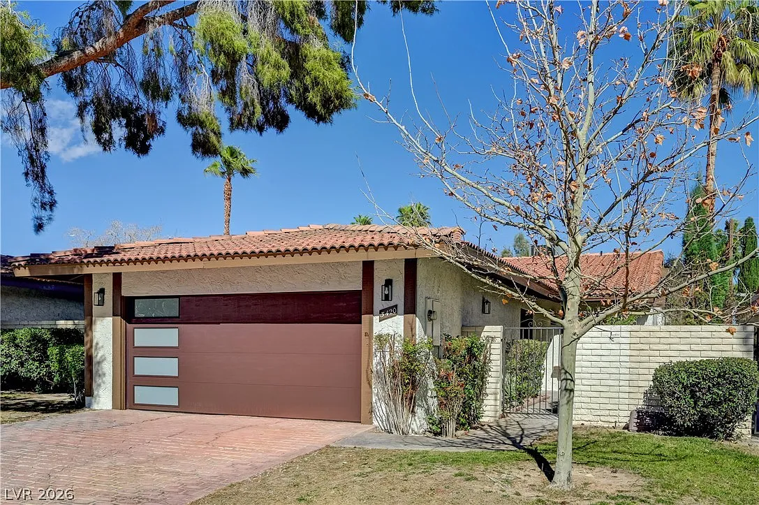 2 bed, 2.0 bath, 1668 sqft, $4,000 — Photo 2