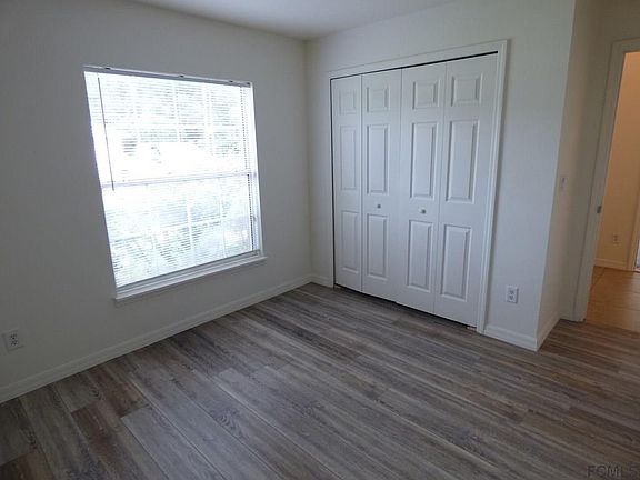 3rd image of 16 Brownstone Ln