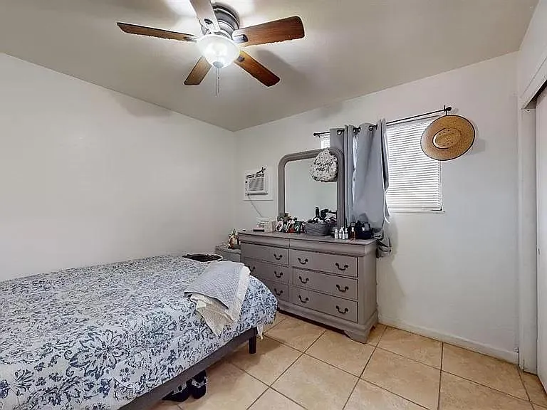 614 Leon Ave — Photo 2