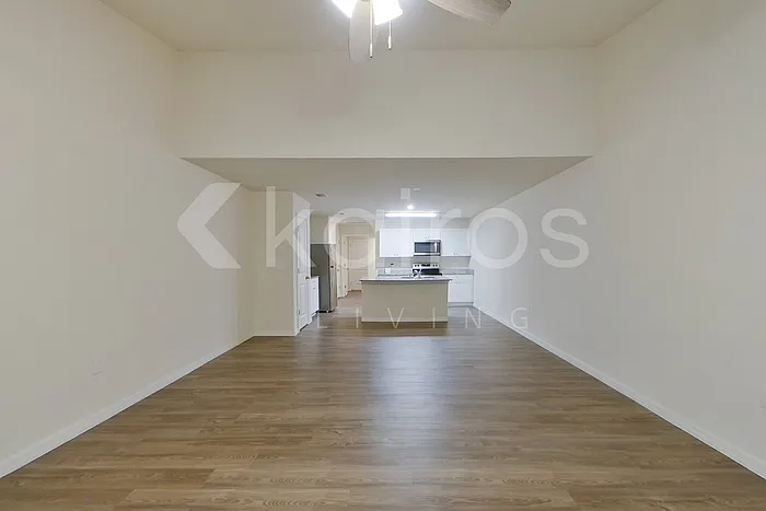 3 bed, 2.0 bath, 1400 sqft, $1,574 — Photo 4
