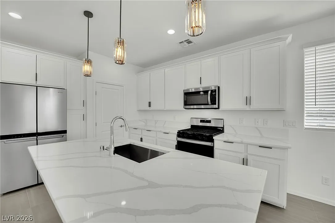 5 bed, 4.0 bath, 2978 sqft, $3,300 — Photo 1
