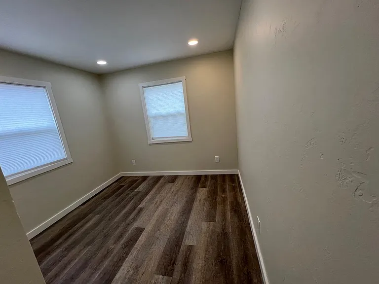 446 Tulare Ave — Photo 11