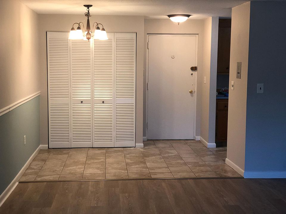 1st image of 28 Fountain Ln APT 3