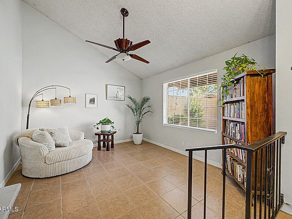 5th image of 709 N LARKSPUR Street