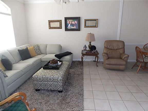 4th image of 229 Navarro Dr