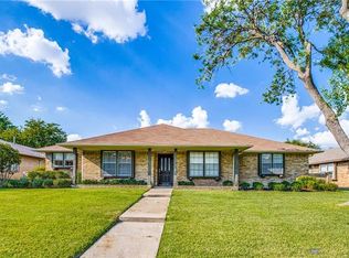 1919 Middle Glen Dr, Carrollton, TX 75007