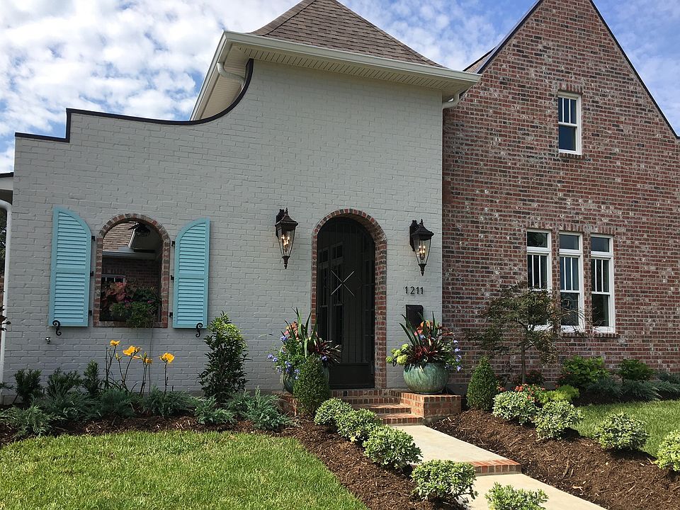 Unique 1 Story home 
