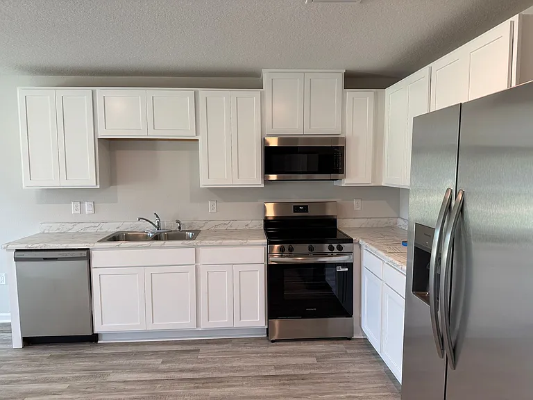6341 Firefly Dr — Photo 3