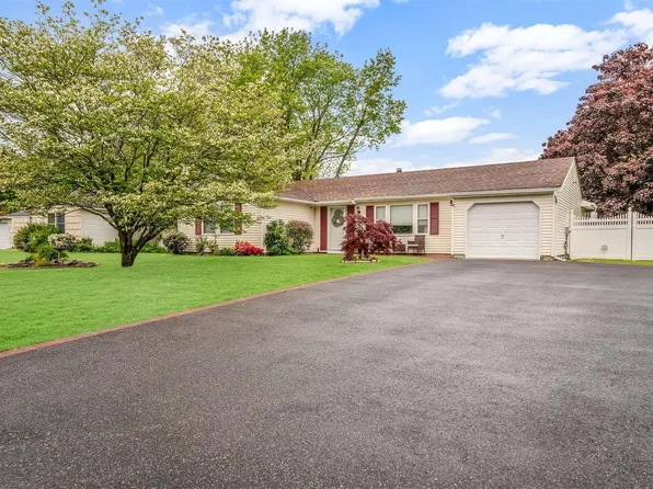 6 Cedar Ridge Drive, Ridge, NY 11961