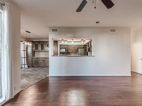 5th image of 356 Litchfield Ln #18