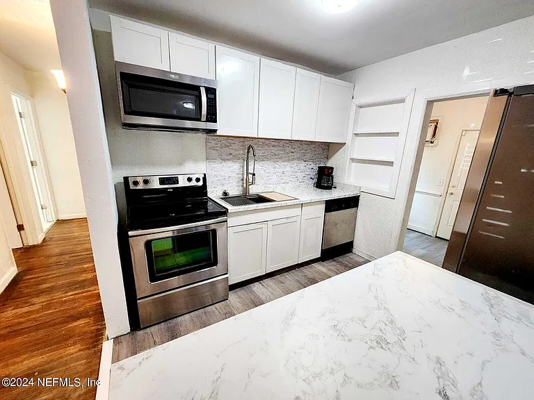 1823 E 25th St — Photo 5