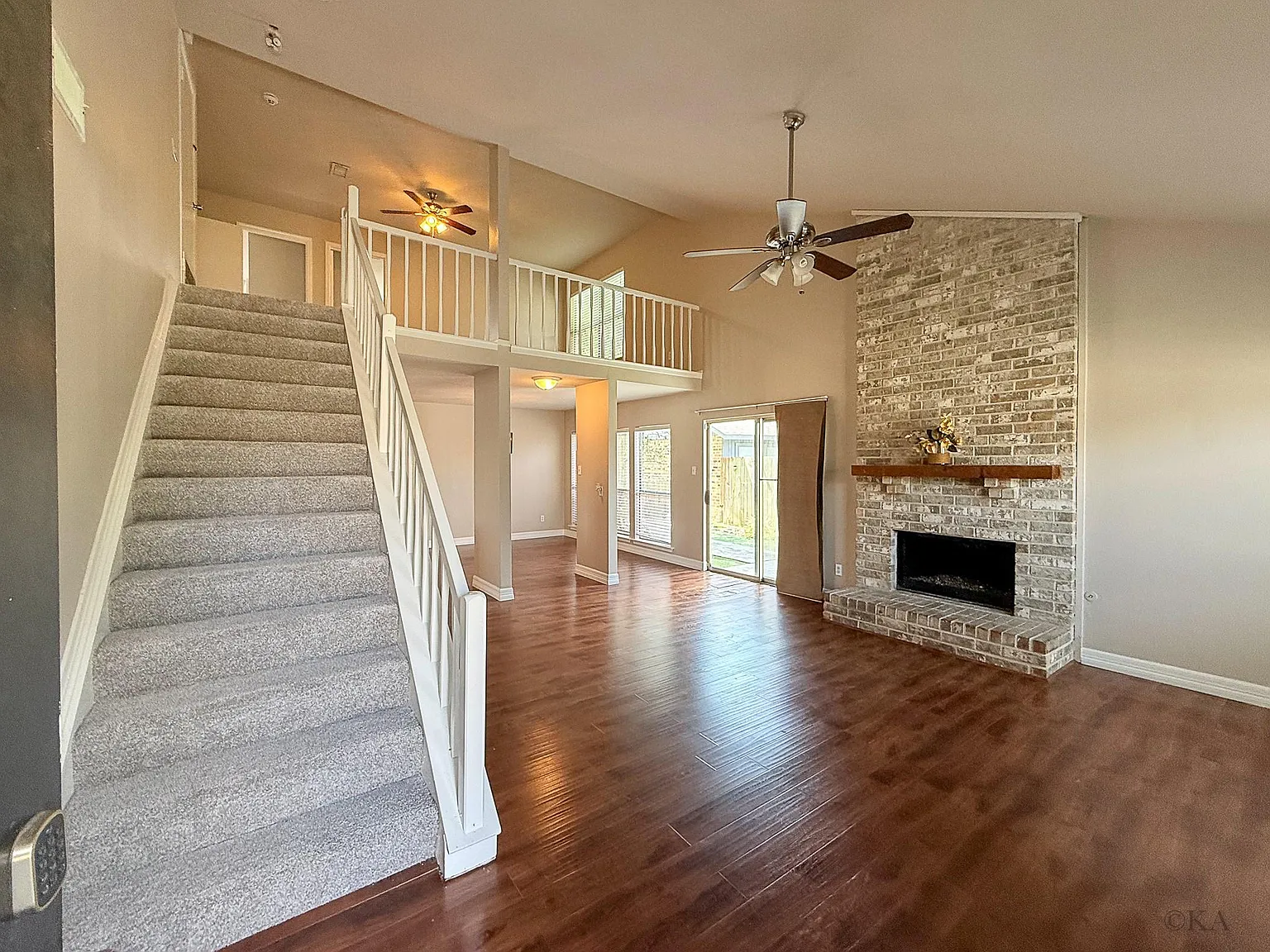 3 bed, 2.5 bath, 2089 sqft, $2,500 — Photo 3