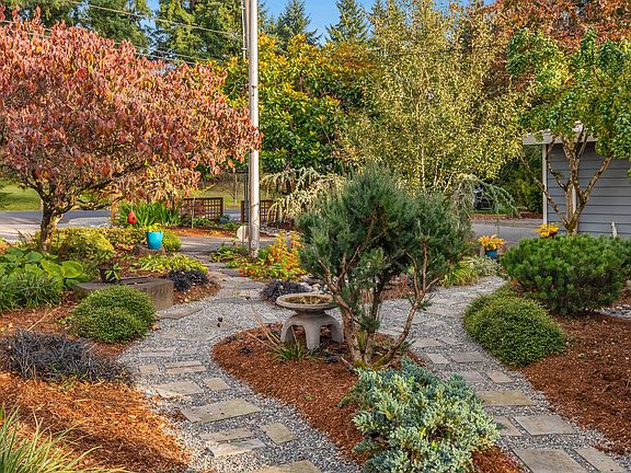 4th image of 19015 Forest Park Dr NE