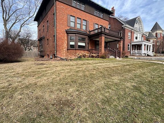 5th image of 2245-2247 N Lake Dr