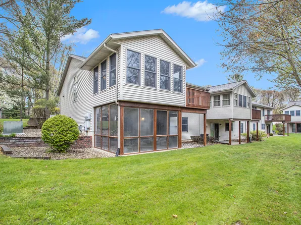 5786 Wood Valley Rd, Kalamazoo, MI 49009