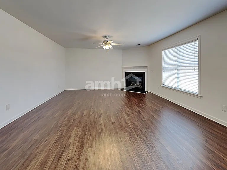 1843 Longmont Dr — Photo 8