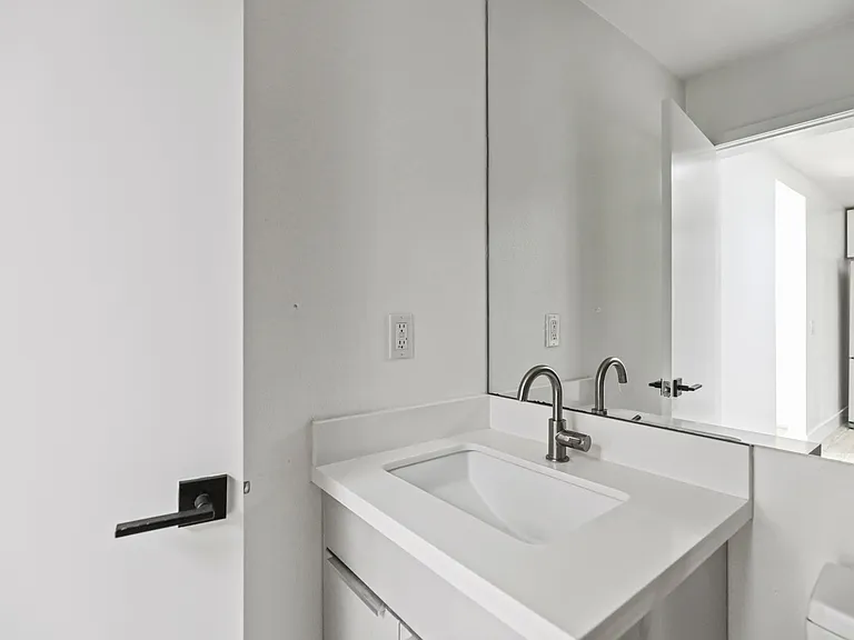 850 N Van Ness Ave #D — Photo 5