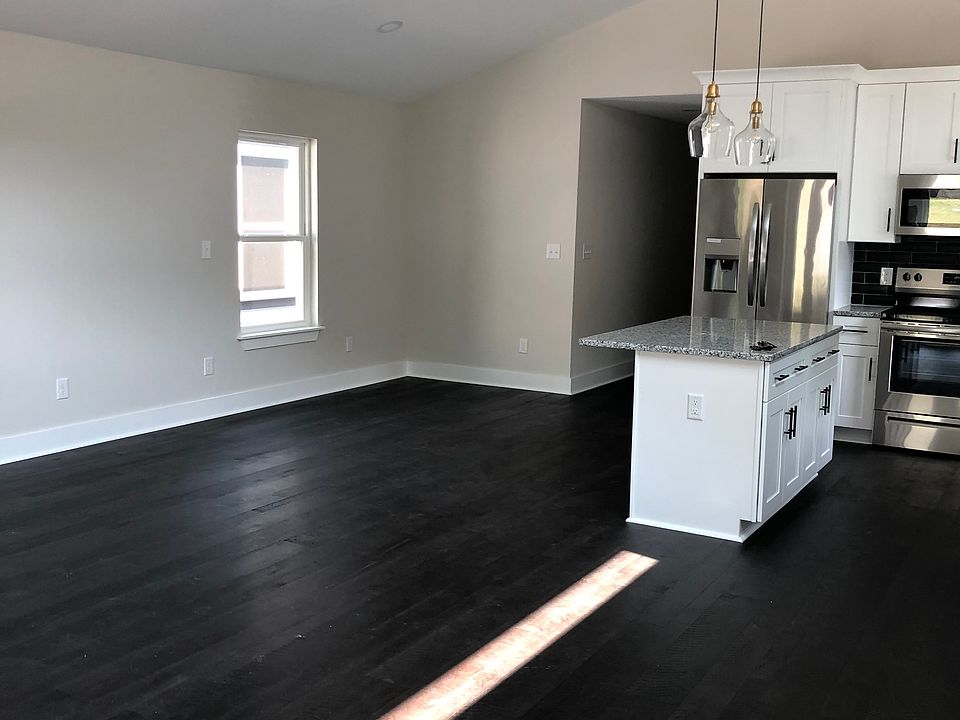 1st image of 2400 Lloyd Ave