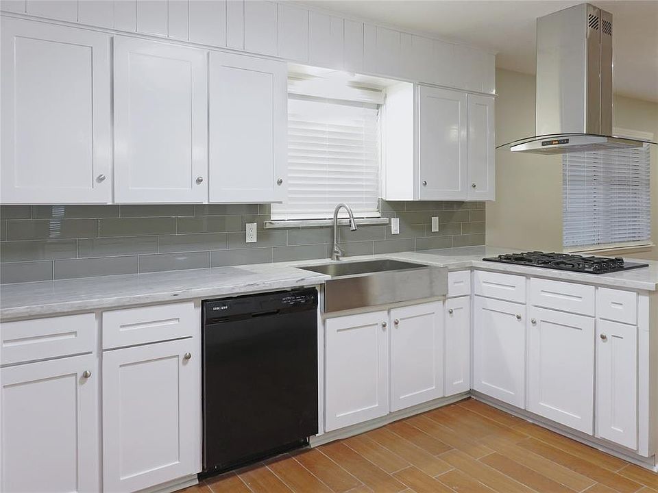 1st image of 214 S Bayou Bend Dr