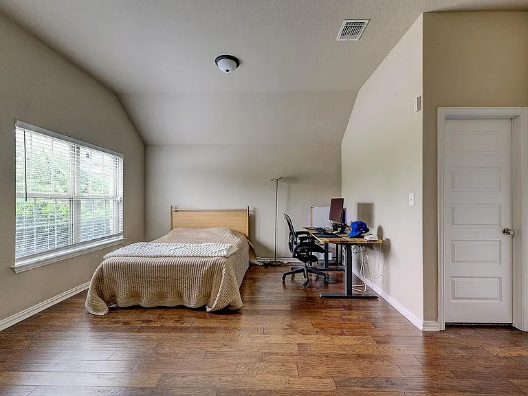 4140 Van Ness Ave — Photo 6