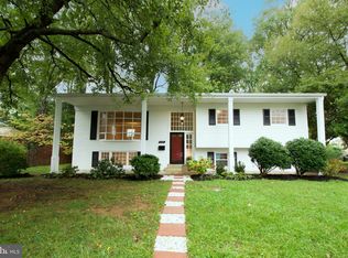 1002 Avery Ct SW, Vienna, VA 22180