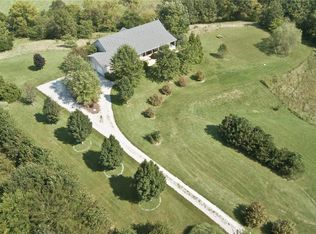 17166 Staunton Bunker Hill Rd, Staunton, IL 62088