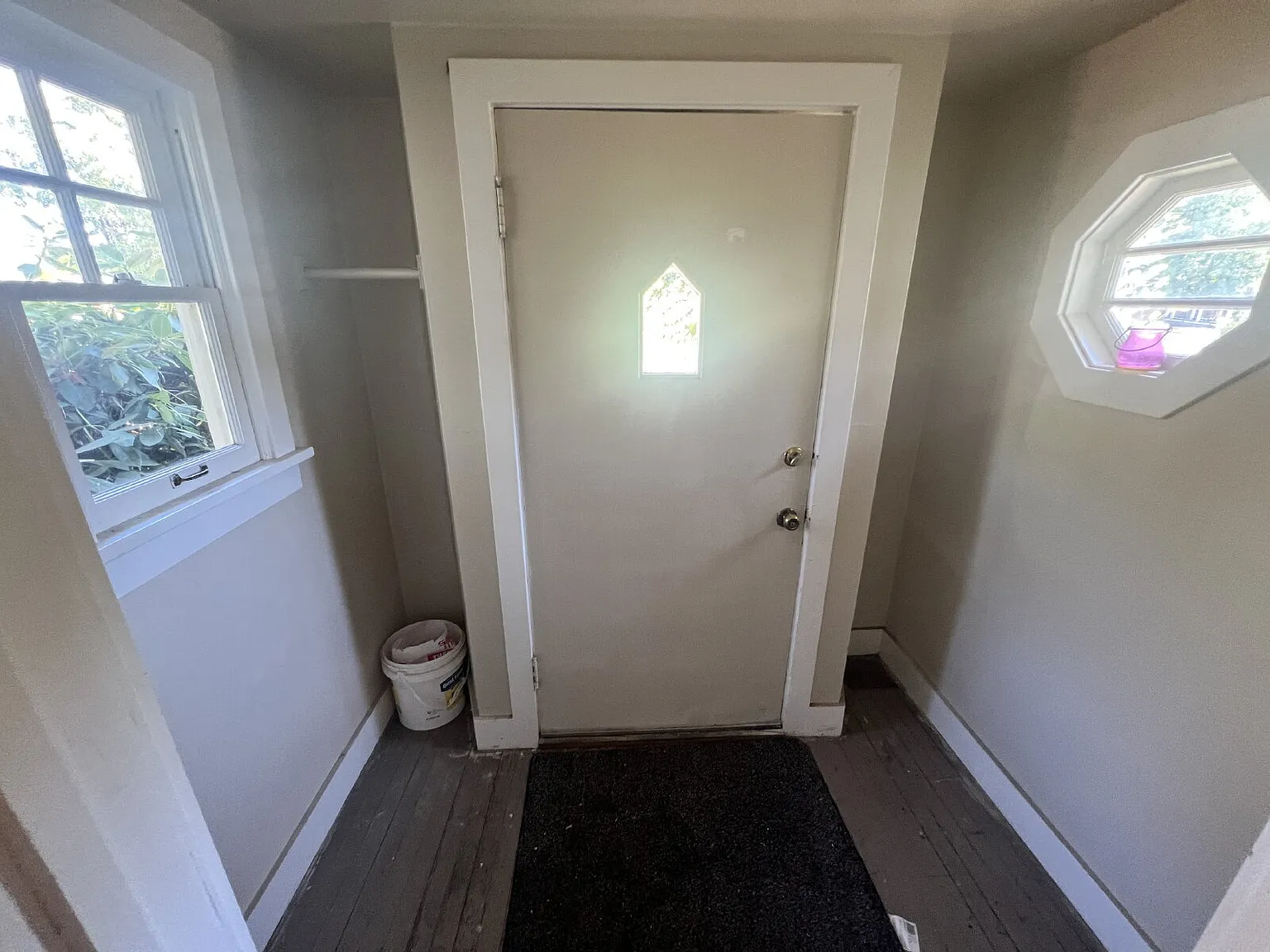 3 bed, 1.5 bath, 2000 sqft, $2,295 — Photo 3