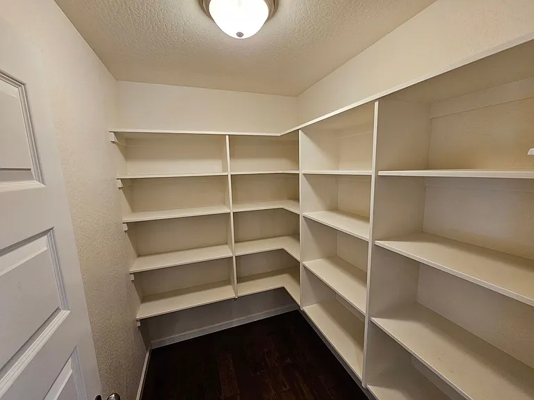 1006 SW L St — Photo 6